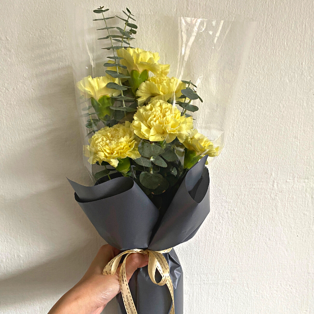 Sweet Fresh Yellow Carnations Bouquet